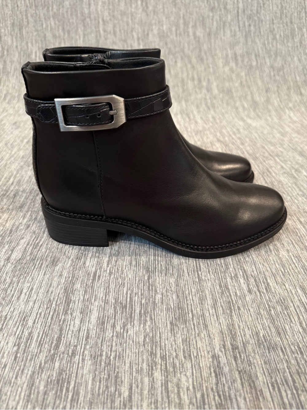 Clarks Black Leather Ankle Boots with Silver Buckle size 7 1/2.